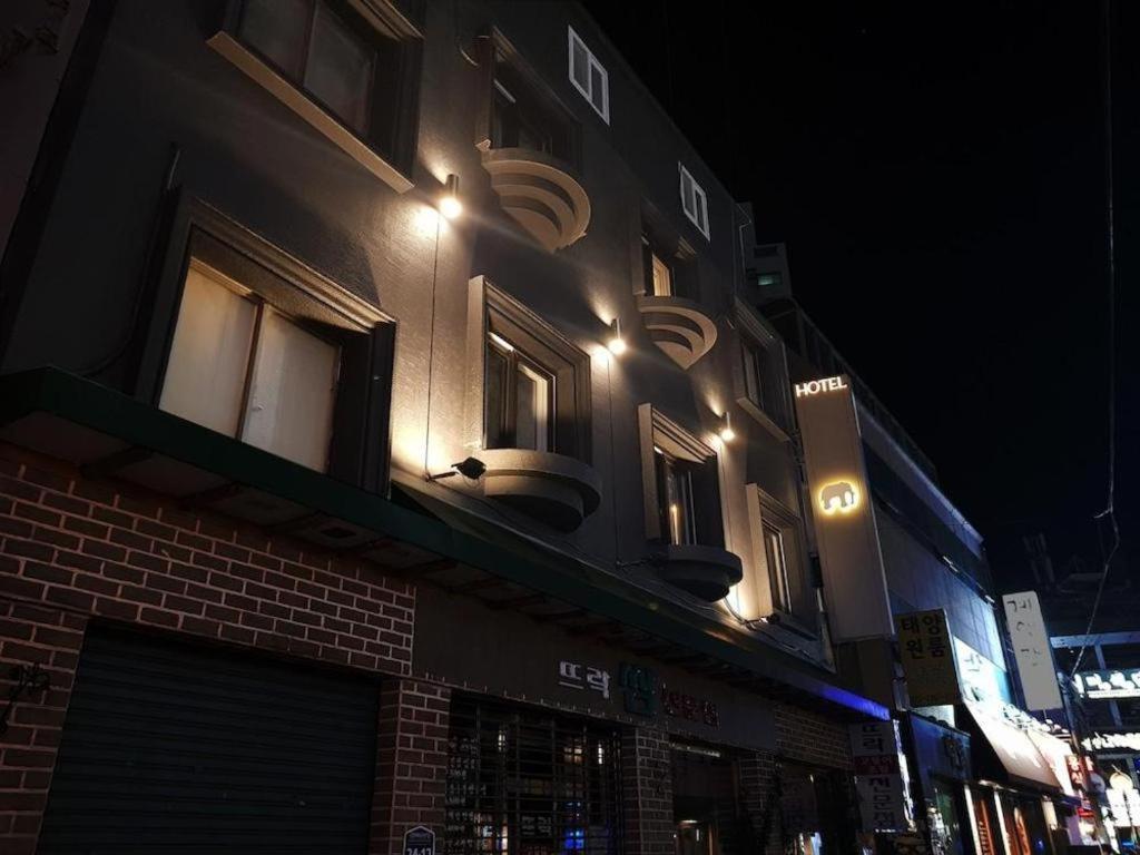 Hotel Elephant Busan Buitenkant foto