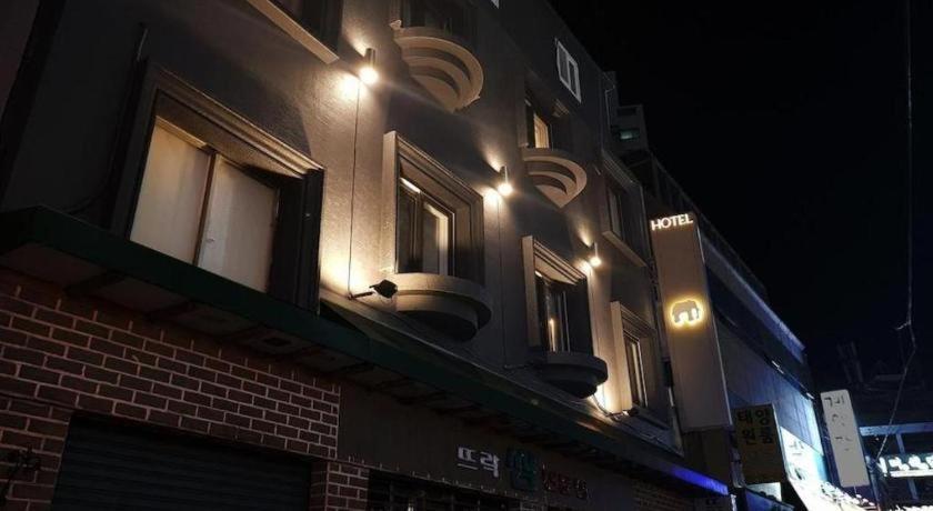 Hotel Elephant Busan Buitenkant foto